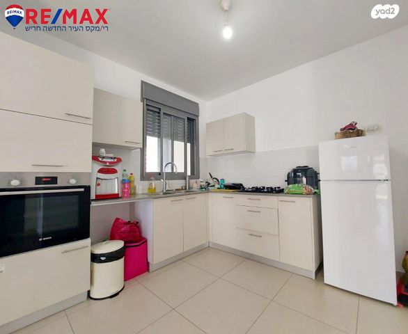 דירה, סביון 39, הפרחים, חריש