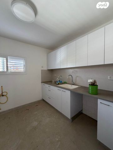 גג/ פנטהאוז, מבצע סיני, תל גיבורים, חולון