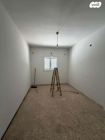 גג/ פנטהאוז, מבצע סיני, תל גיבורים, חולון