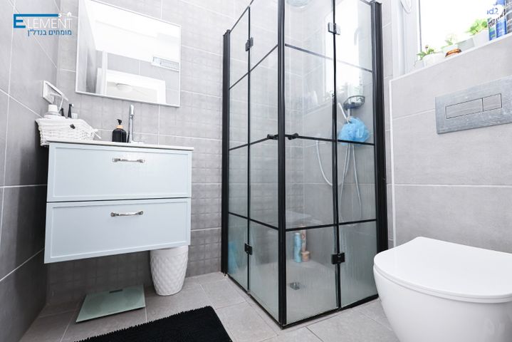 גג/ פנטהאוז, הפרחים, חריש