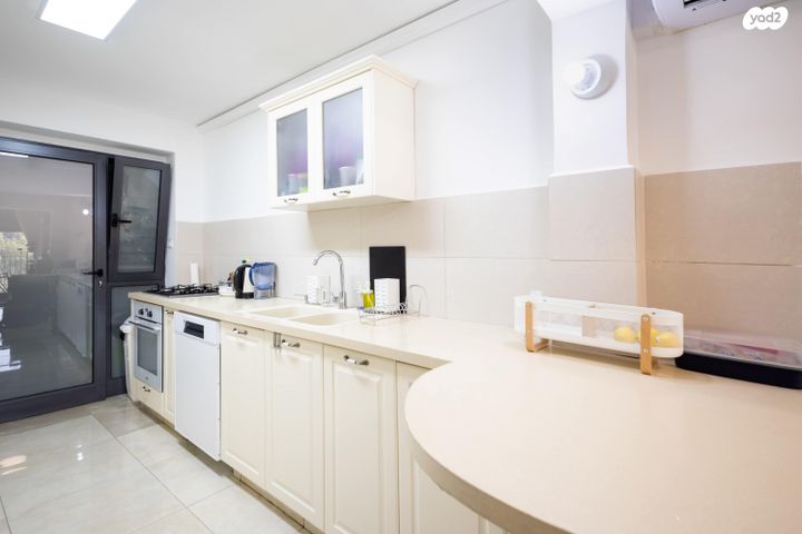 דירה, הרב הרצוג 77, ירושלים