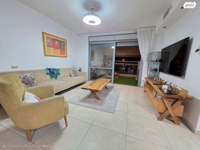 דירה, נתן אלבז, הבנים, קרית גת