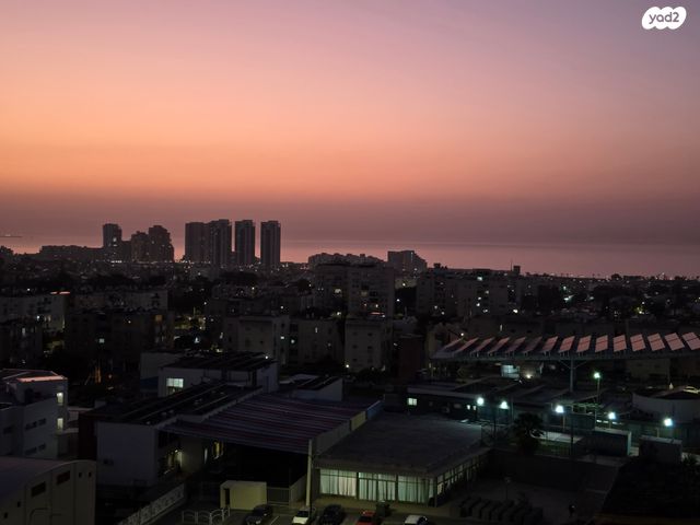 שדרות מונטיפיורי 8