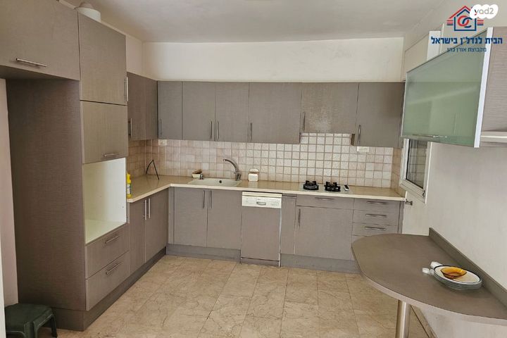 דירה, משה דיין, קרית רבין, חולון