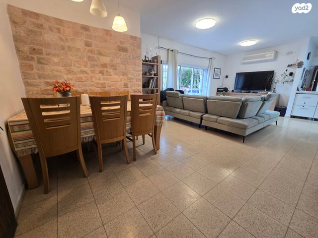 דירת גן, חוט השני, מגדים, מעלה אדומים