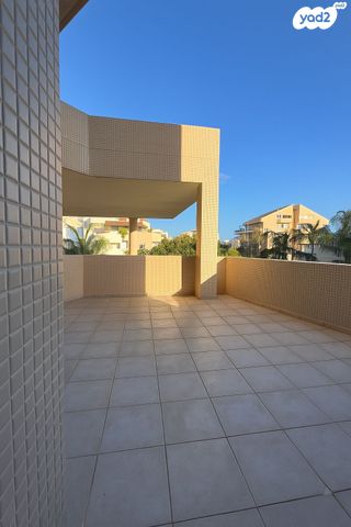 טריפלקס, הסחלב 11, קרית הפרחים - 2005, רעננה