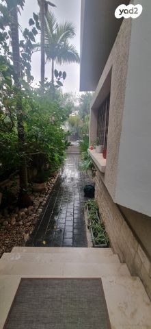 דו משפחתי, יהושע גיבשטיין, קרית שמחה, ראשון לציון