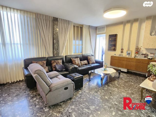 טריפלקס, אלתרמן 21, דרום מערב ותיק, בת ים