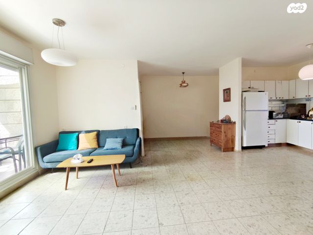 דירה, נץ החלב, הפרחים, מודיעין מכבים רעות