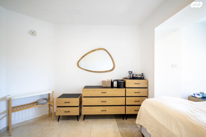 דירה, הרב הרצוג 77, ירושלים