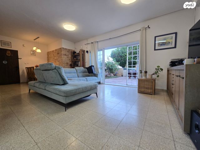 דירת גן, חוט השני, מגדים, מעלה אדומים