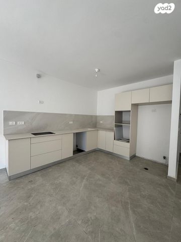 דירה, המעיין 13, ארלוזורוב, גבעתיים