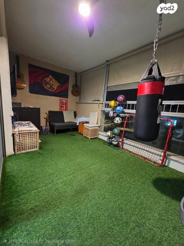 דירה, נתן אלבז, הבנים, קרית גת