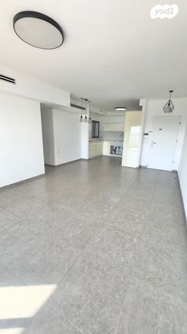 דירה, יעקב תמרי, חצרות המושבה, רחובות