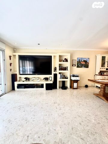 דו משפחתי, ליבנה, הצמרות, קיסריה