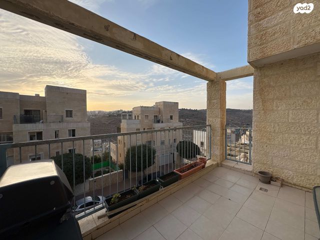 דירה, שלמה באום, חומת שמואל, הר חומה, ירושלים