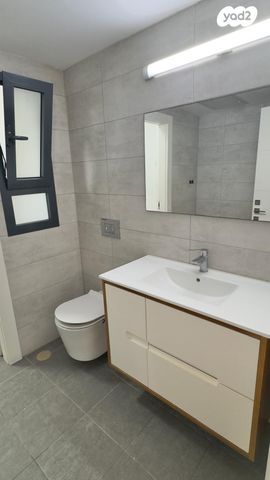 דירה, יעקב תמרי, חצרות המושבה, רחובות