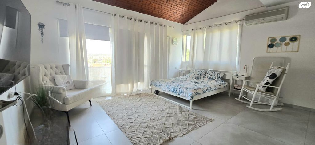 דו משפחתי, שערי תקווה