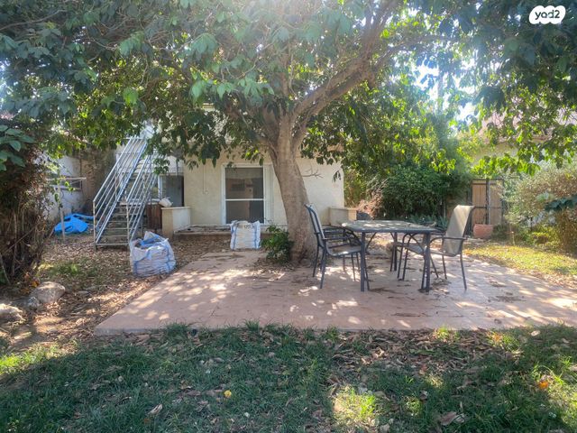 דו משפחתי, הפלמ"ח, בית אליעזר, חדרה