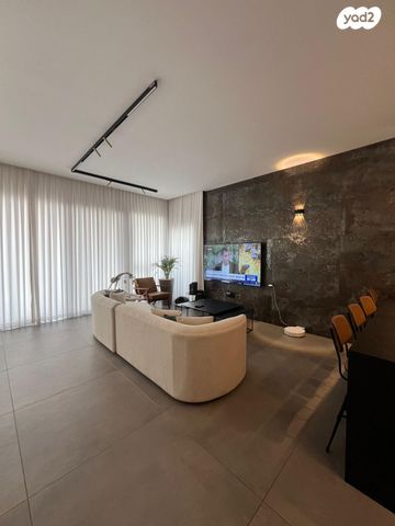 גג/ פנטהאוז, יהושוע אזולאי 8, נווה שרון / שער העיר, נתיבות