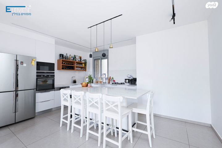 גג/ פנטהאוז, הפרחים, חריש