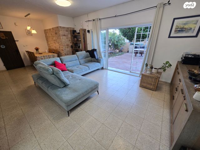 דירת גן, חוט השני, מגדים, מעלה אדומים