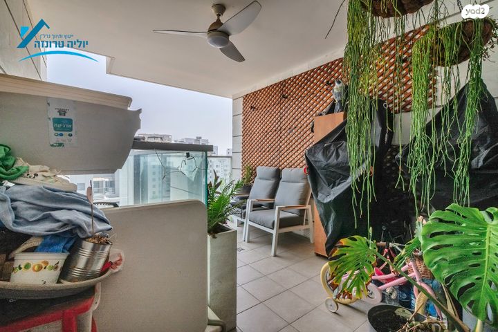 דירה, ש"י עגנון, נאות שמיר, יבנה