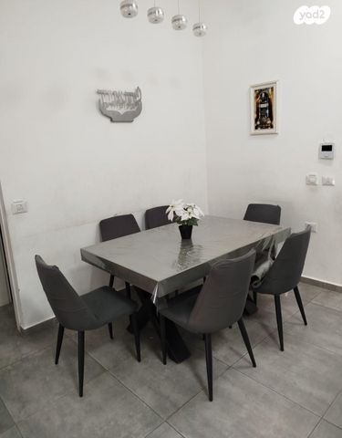 דירת גן, דרך האילנות, גדרה