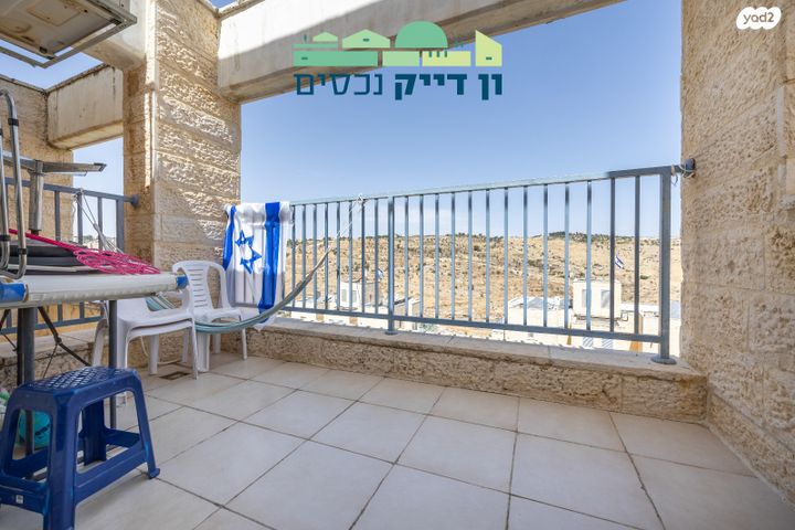 דירה, מנחם ברש, חומת שמואל, הר חומה, ירושלים