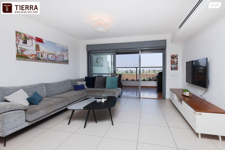 דירה, רמת אמיר, קדימה צורן