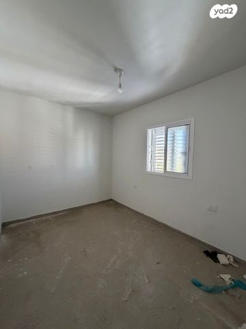 גג/ פנטהאוז, מבצע סיני, תל גיבורים, חולון