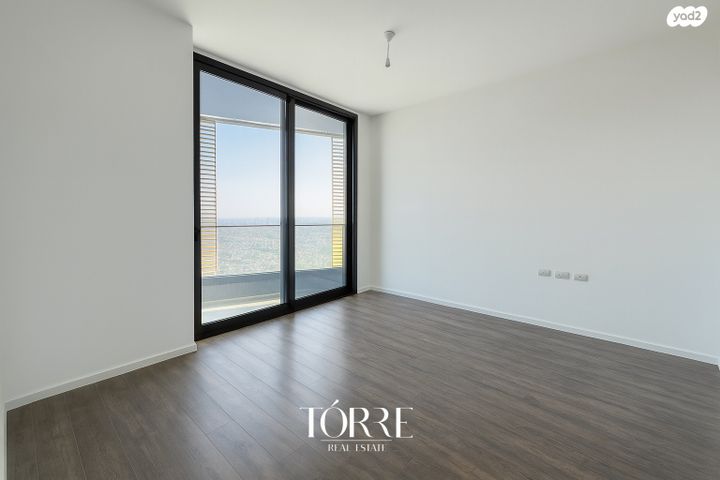 גג/ פנטהאוז, דרך מנחם בגין 158, מונטיפיורי, הרכבת, תל אביב יפו