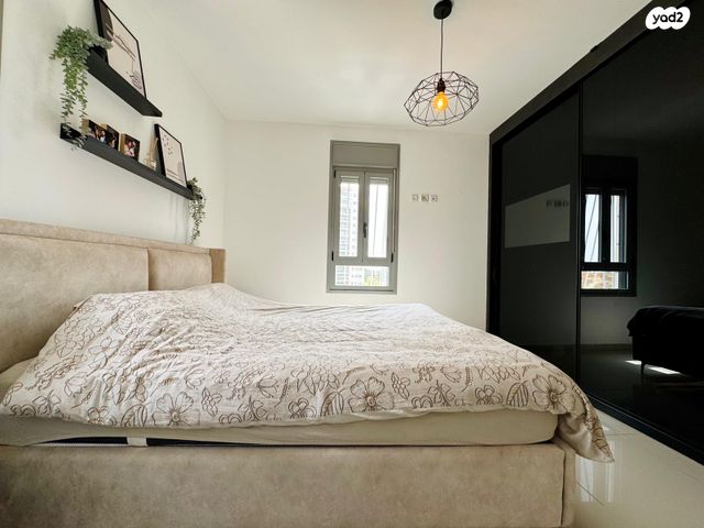 דירה, שדרות מקס ואמפרו שיין, רחובות החדשה, רחובות