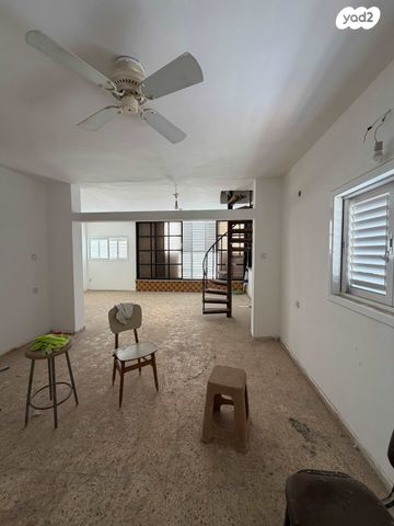 גג/ פנטהאוז, מבצע סיני, תל גיבורים, חולון