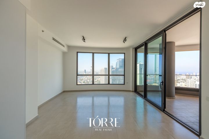 גג/ פנטהאוז, דרך מנחם בגין 158, מונטיפיורי, הרכבת, תל אביב יפו