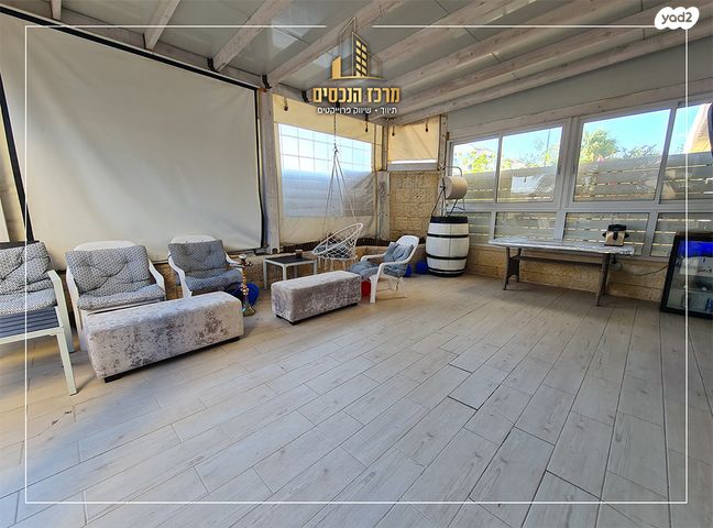 דירת גן, מעלה אדומים