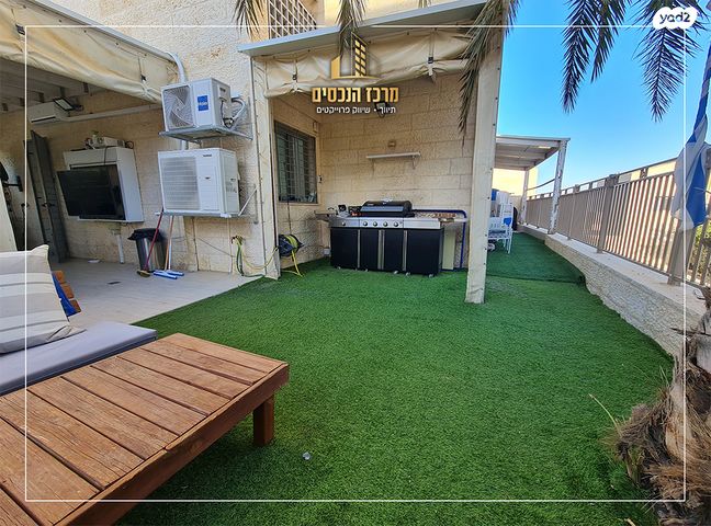 דירת גן, מעלה אדומים