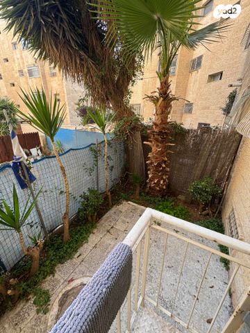 דירת גן, צבי לבנון, פסגת זאב, ירושלים