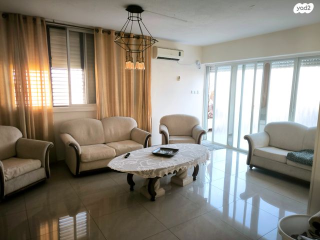 גג/ פנטהאוז, רוטשילד 4, גרין ועם, חולון