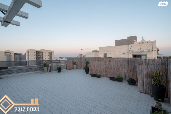 גג/ פנטהאוז, קטיף, נתיבות מערב, נתיבות