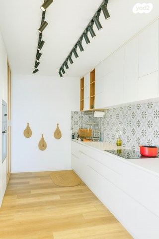 דירה, צור יצחק