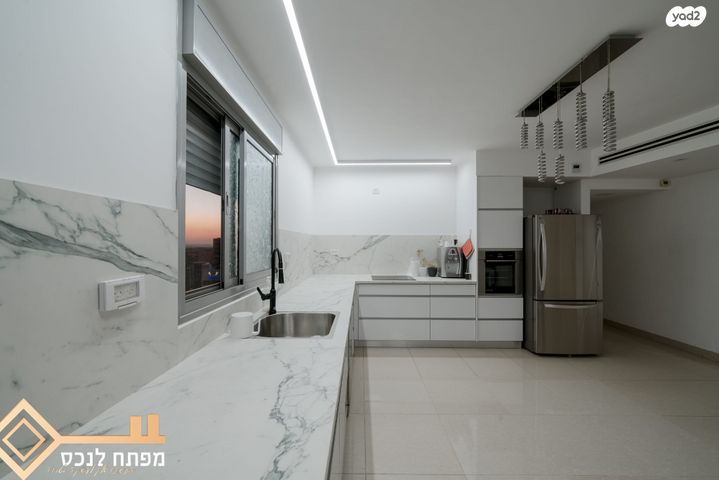 גג/ פנטהאוז, קטיף, נתיבות מערב, נתיבות