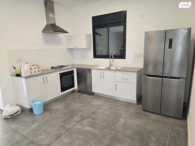 גג/ פנטהאוז, קצרין