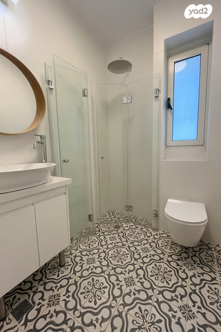 דירה, צור יצחק