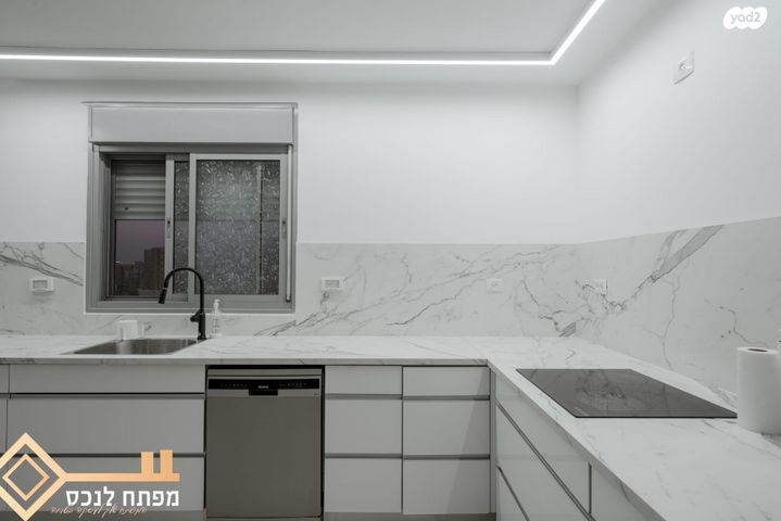 גג/ פנטהאוז, קטיף, נתיבות מערב, נתיבות