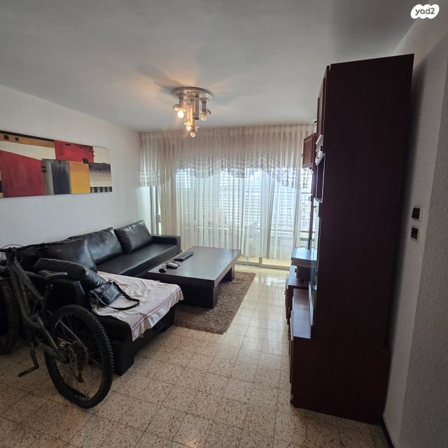 דירה, האורן, מנחם בגין, עכו