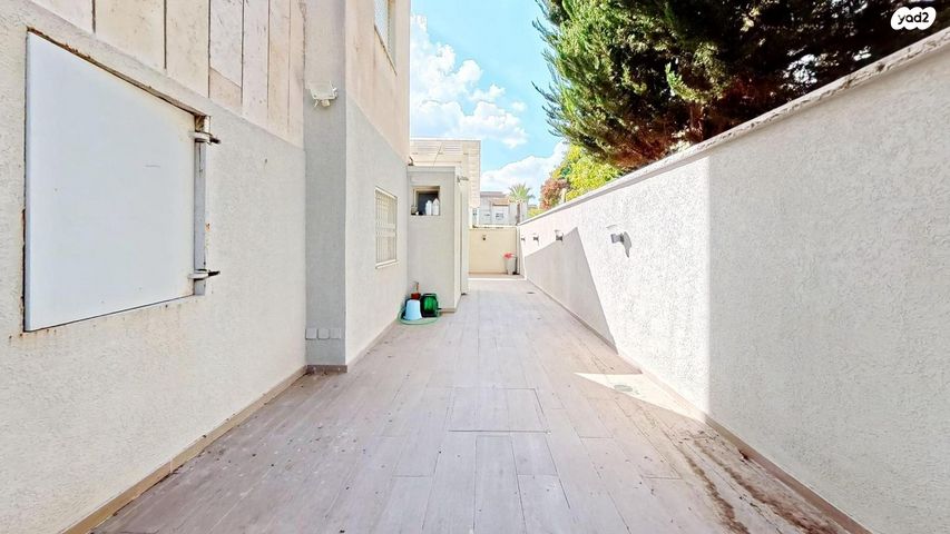 דירה, הברוש, אורות, אור עקיבא