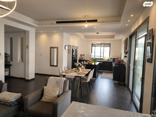 בית פרטי/ קוטג', יצחק בן צבי 50, קרית בנימין, קרית אתא