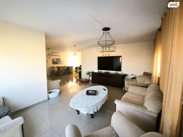 גג/ פנטהאוז, רוטשילד 4, גרין ועם, חולון