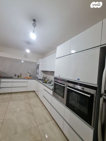 דירת גן, בעל התניא, הפועל המזרחי ג', שיכון ג', בני ברק